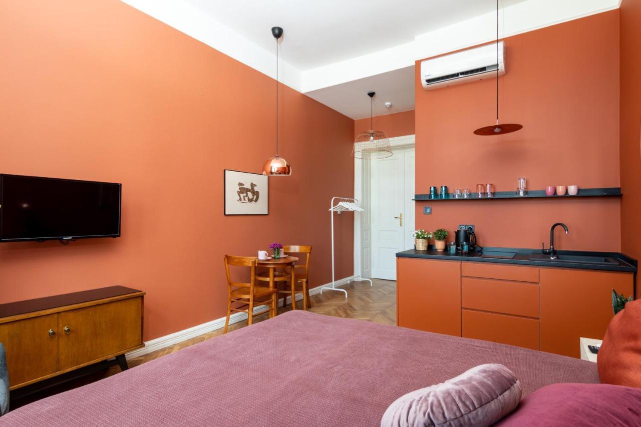 Barbacan Suites - Old Town Apartments - By Upstairs Krakow Luaran gambar