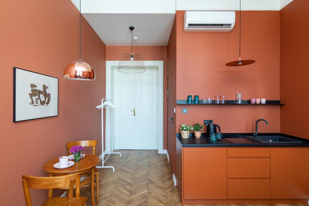 Barbacan Suites - Old Town Apartments - By Upstairs Krakow Luaran gambar