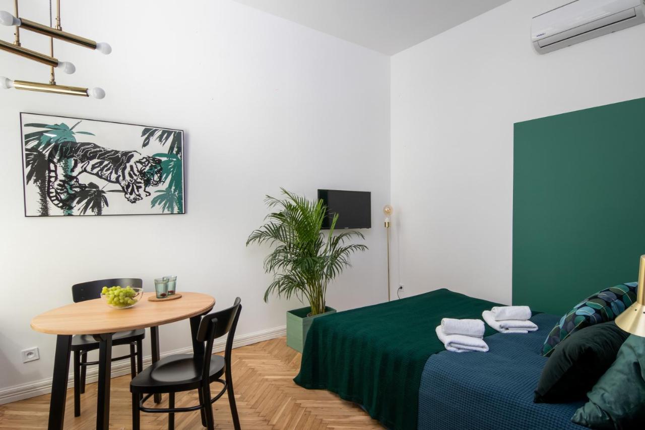 Barbacan Suites - Old Town Apartments - By Upstairs Krakow Luaran gambar