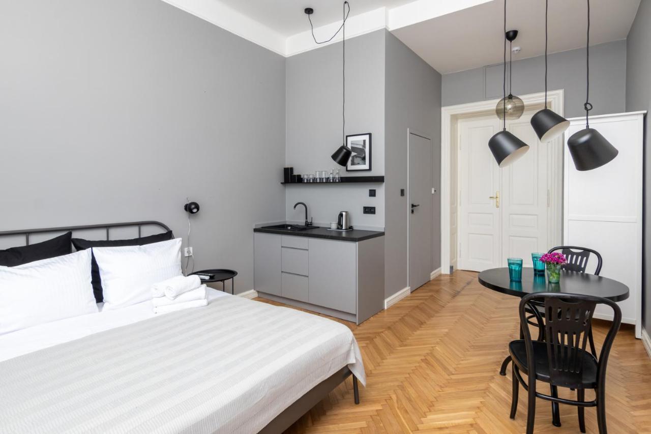 Barbacan Suites - Old Town Apartments - By Upstairs Krakow Luaran gambar