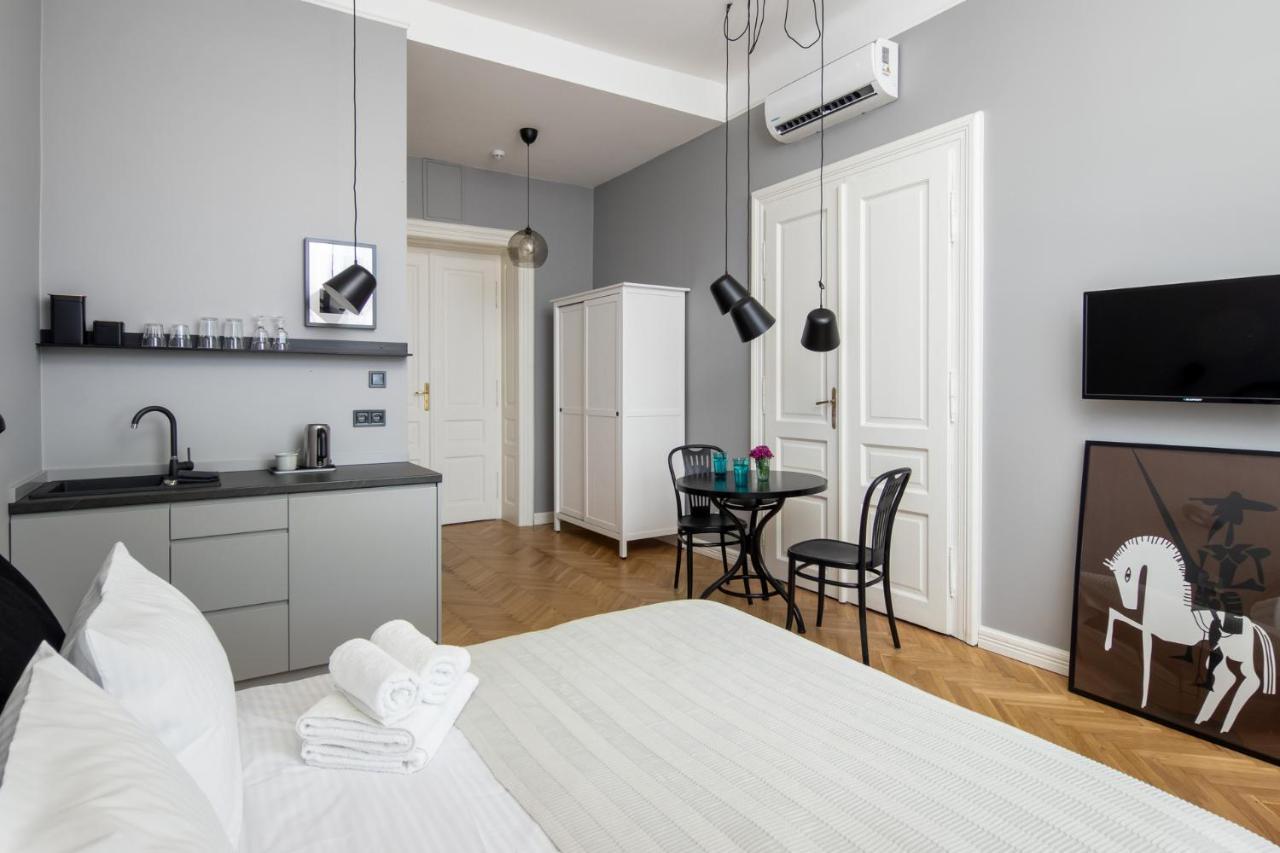 Barbacan Suites - Old Town Apartments - By Upstairs Krakow Luaran gambar